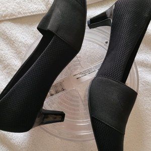 Aubrey Lynn Black, 1 1/2-inch Pumps